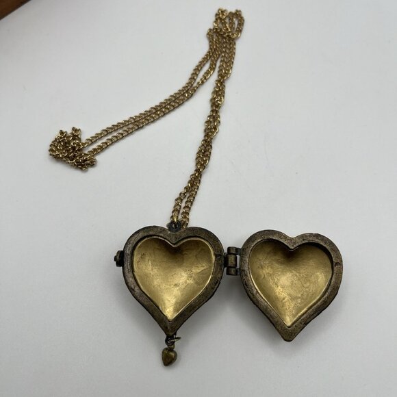 VTG Ornate Heart Trinket Locket Pendant Necklace Brass Floral Chunky Romantic - Picture 6 of 7